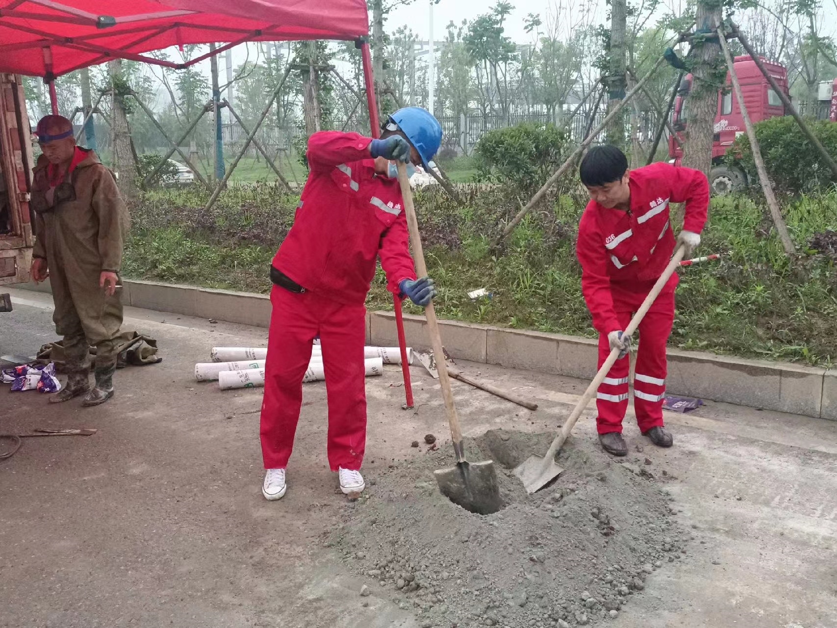 于洪管道疏通哪家好】及时进行市政管道清淤