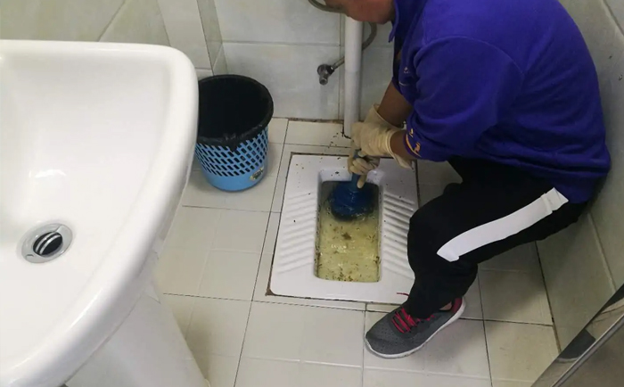 于洪疏通蹲坑