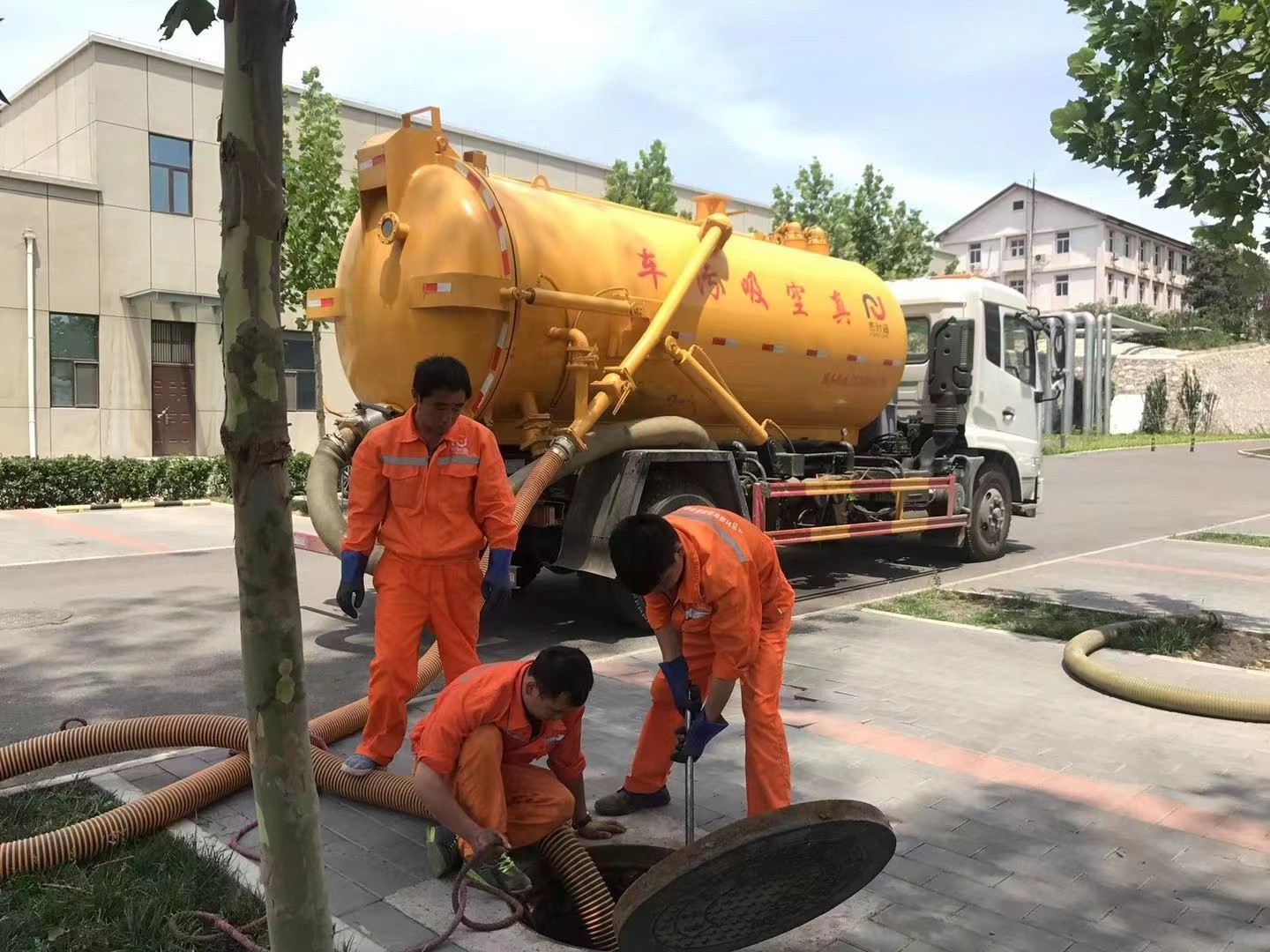 于洪化粪池清理与5-8吨吸粪车施工效率分析